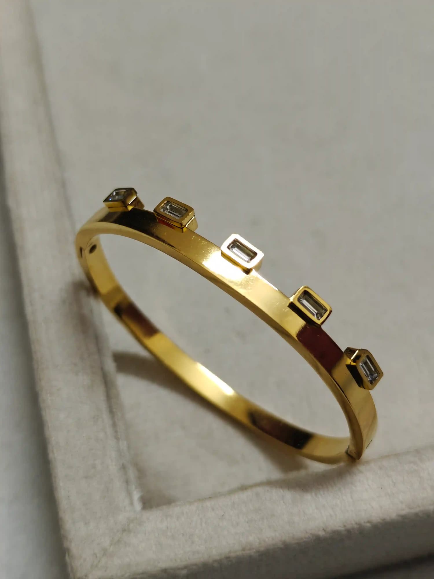 Celeste Bar Glow (Baby Bracelet)