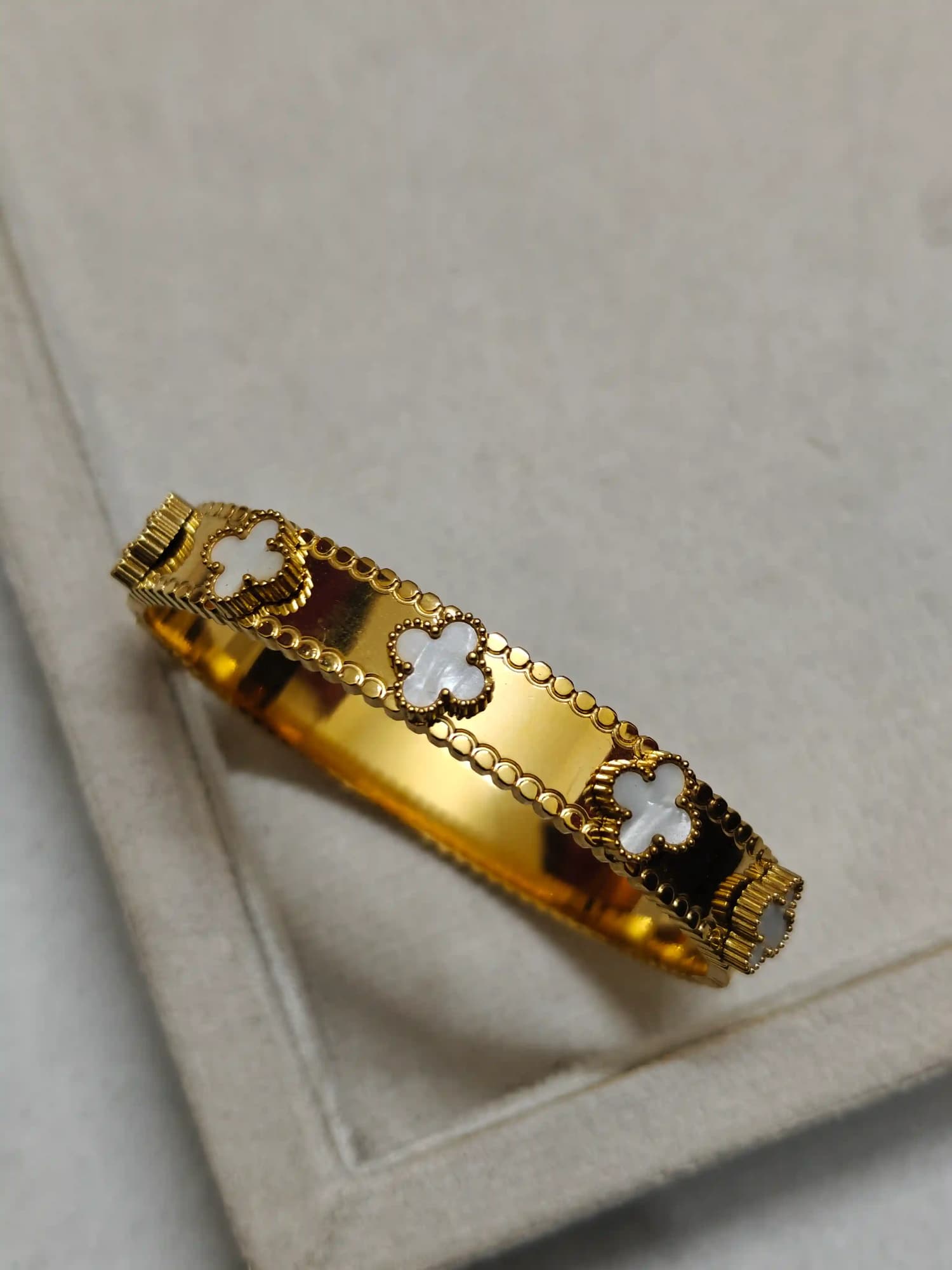 Aloura Clover (Regular Bracelet)